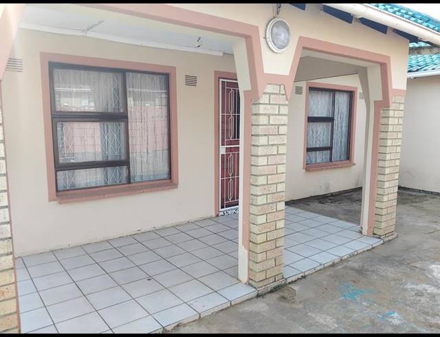 5 BEDROOM HOUSE FOR SALE IN MTHATHA CENTRAL